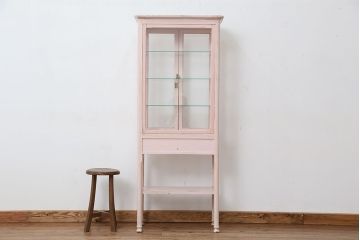 アンティーク家具　可愛いデザイン!　ピンク色のケビントガラスケース