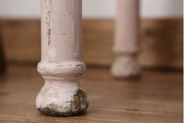 アンティーク家具　可愛いデザイン!　ピンク色のケビントガラスケース