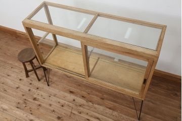 素敵なデザイン!古い雑貨屋の脚付きガラスケース(ショーケース)