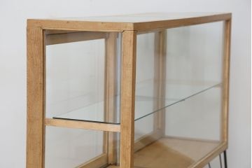 素敵なデザイン!古い雑貨屋の脚付きガラスケース(ショーケース)