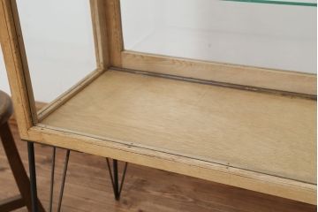 素敵なデザイン!古い雑貨屋の脚付きガラスケース(ショーケース)