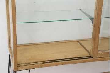 素敵なデザイン!古い雑貨屋の脚付きガラスケース(ショーケース)