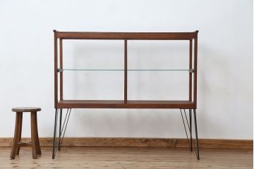 アンティーク家具　素敵なデザイン!鉄脚オープンガラス棚(飾り棚・陳列棚)