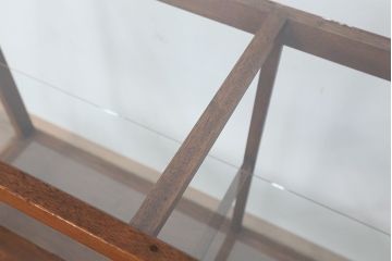 アンティーク家具　素敵なデザイン!鉄脚オープンガラス棚(飾り棚・陳列棚)