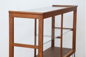 アンティーク家具　素敵なデザイン!鉄脚オープンガラス棚(飾り棚・陳列棚)