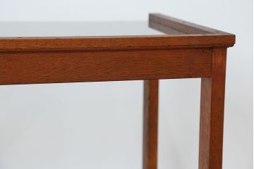 アンティーク家具　素敵なデザイン!鉄脚オープンガラス棚(飾り棚・陳列棚)