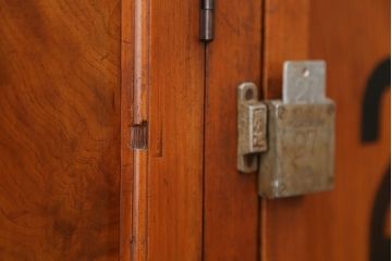 レトロ家具　昭和レトロ　銭湯の大型マス目鍵付きロッカー(1)
