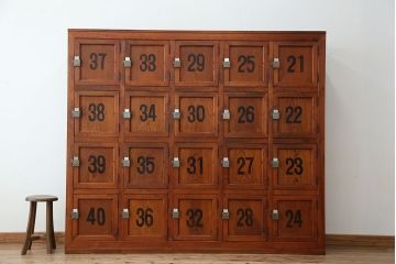 レトロ家具　昭和レトロ　銭湯の大型マス目鍵付きロッカー(2)