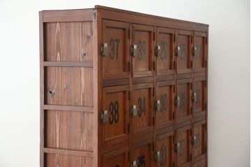レトロ家具　昭和レトロ　銭湯の大型マス目鍵付きロッカー(2)