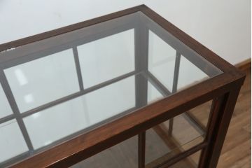 アンティーク家具　アンティーク　珍しいデザイン!鉄脚の格子引き戸ガラスケース(ショーケース)
