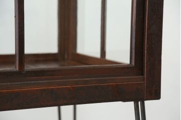 アンティーク家具　アンティーク　珍しいデザイン!鉄脚の格子引き戸ガラスケース(ショーケース)