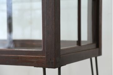 アンティーク家具　アンティーク　珍しいデザイン!鉄脚の格子引き戸ガラスケース(ショーケース)