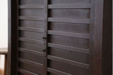 アンティーク家具　古民具・骨董　横桟回しのモダンな帳場箪笥