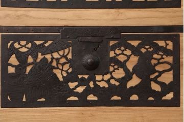 古民具・骨董　極上!美品!前面桐材の美しい佐渡箪笥(八幡箪笥、桐箪笥、桐たんす)