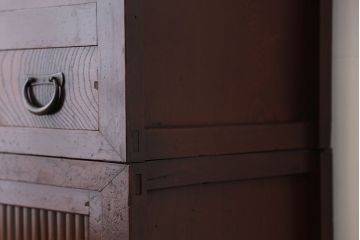アンティーク家具　☆古民具・骨董　丸桟引き戸のシンプルでモダンな水屋箪笥(食器棚)