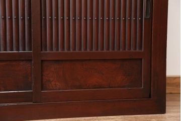 アンティーク家具　☆古民具・骨董　丸桟引き戸のシンプルでモダンな水屋箪笥(食器棚)