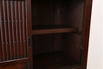 アンティーク家具　☆古民具・骨董　丸桟引き戸のシンプルでモダンな水屋箪笥(食器棚)