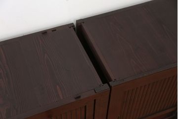 アンティーク家具　☆古民具・骨董　丸桟引き戸のシンプルでモダンな水屋箪笥(食器棚)