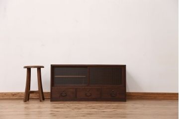 アンティーク家具　アンティーク　可愛いデザイン!古い木のチェッカーガラスローボード(収納棚)