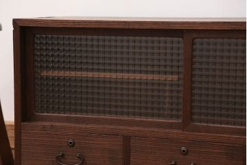 アンティーク家具　アンティーク　可愛いデザイン!古い木のチェッカーガラスローボード(収納棚)
