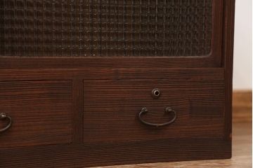 アンティーク家具　アンティーク　可愛いデザイン!古い木のチェッカーガラスローボード(収納棚)