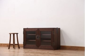 アンティーク家具　アンティーク　素敵なデザイン!古い木のモールガラスローボード(収納棚)