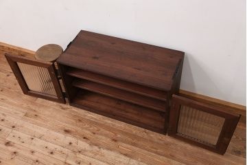 アンティーク家具　アンティーク　素敵なデザイン!古い木のモールガラスローボード(収納棚)