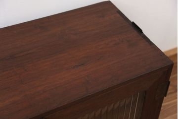 アンティーク家具　アンティーク　素敵なデザイン!古い木のモールガラスローボード(収納棚)