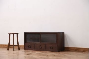 アンティーク家具　アンティーク　古い木の銀モールガラスローボード(収納棚)