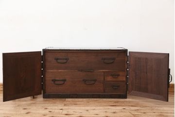 アンティーク家具　古民具・骨董 明治時代!使い込まれた観音開き時代箪笥ローボード