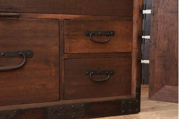 アンティーク家具　古民具・骨董 明治時代!使い込まれた観音開き時代箪笥ローボード