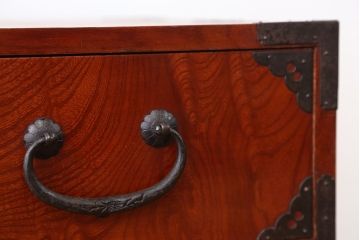 アンティーク　極上!美品!漆のキレイな前面玉杢の美しい重ね仙台箪笥(時代箪笥)