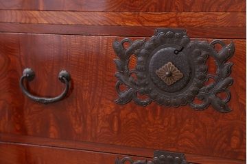 アンティーク　極上!美品!漆のキレイな前面玉杢の美しい重ね仙台箪笥(時代箪笥)
