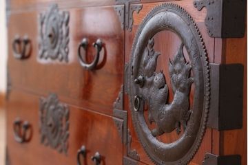 アンティーク　極上!美品!漆のキレイな前面玉杢の美しい重ね仙台箪笥(時代箪笥)