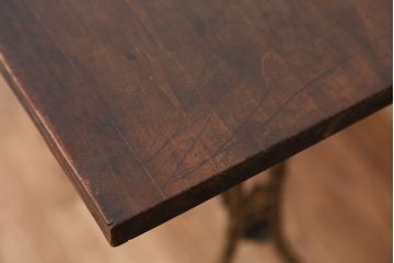アンティーク家具　素敵なデザイン!天板古材の鉄脚テーブル