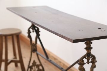 アンティーク家具　素敵なデザイン!天板古材の鉄脚テーブル