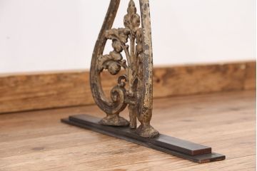 アンティーク家具　素敵なデザイン!天板古材の鉄脚テーブル