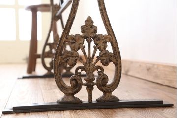 アンティーク家具　素敵なデザイン!天板古材の鉄脚テーブル