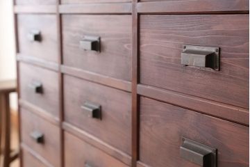 極上美品!状態抜群の作りの上質な四尺引き出し収納棚(薬箪笥)