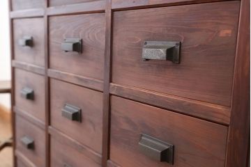 極上!美品!状態抜群の作りの上質な三尺引き出し収納棚(薬箪笥)