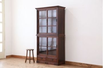 アンティーク家具　☆素敵なデザイン!古い薬屋の二段重ね収納棚(飾り棚・食器棚)(ガラスケース)