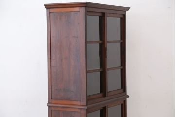 アンティーク家具　☆素敵なデザイン!古い薬屋の二段重ね収納棚(飾り棚・食器棚)(ガラスケース)