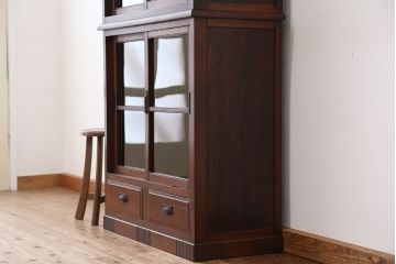 アンティーク家具　☆素敵なデザイン!古い薬屋の二段重ね収納棚(飾り棚・食器棚)(ガラスケース)