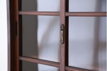 アンティーク家具　☆素敵なデザイン!古い薬屋の二段重ね収納棚(飾り棚・食器棚)(ガラスケース)