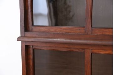 アンティーク家具　☆素敵なデザイン!古い薬屋の二段重ね収納棚(飾り棚・食器棚)(ガラスケース)