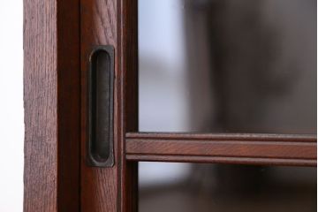 アンティーク家具　☆素敵なデザイン!古い薬屋の二段重ね収納棚(飾り棚・食器棚)(ガラスケース)