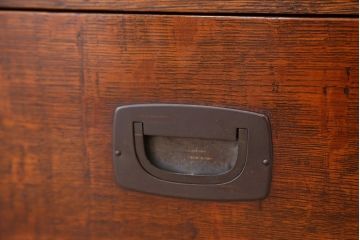 アンティーク家具　アンティーク　古いナラ材の上質なチェスト