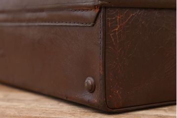 アンティーク雑貨　レトロ感満載!古いシックなアンティークトランク