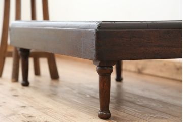 アンティーク家具　珍品!珍しいデザインの角ちゃぶ台