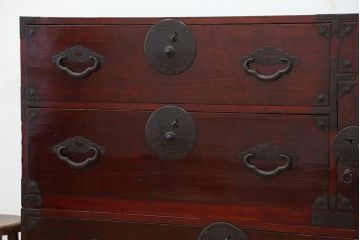 アンティーク家具　古民具・骨董　古い栗材の漆の綺麗な米沢箪笥(時代箪笥)